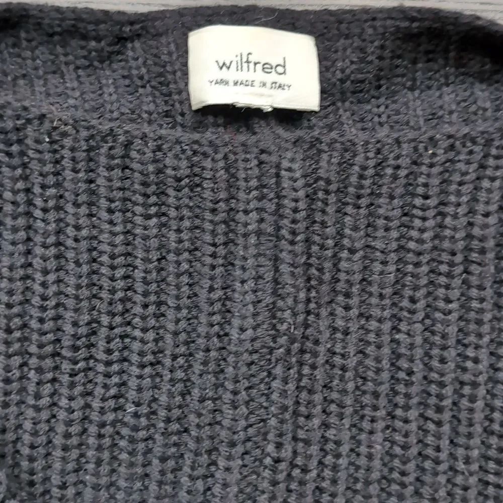 Wilfred Aritzia Black 💯 Wool Oversized Poncho Vest  Sweater One Size Pockets - Picture 5 of 11